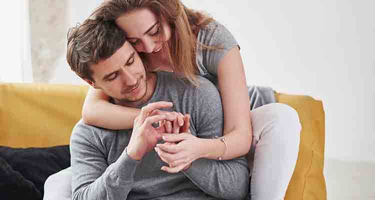  اگر می‌خواهیم درخواست معاشقه را قبل از ازدواج بپذیریم چه بگوییم؟ اگر نمی‌خواهیم درخواست معاشقه را قبل از ازدواج بپذیریم چه بگوییم؟